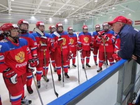 Хоккеистки