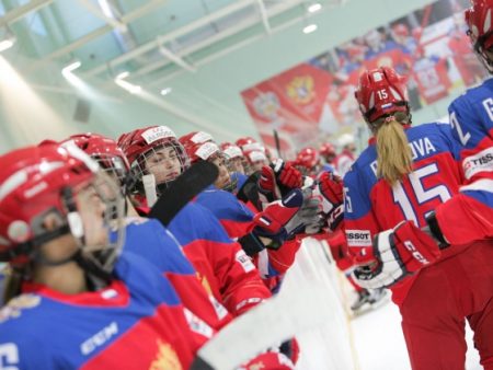 Хоккеистки