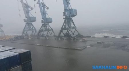 Порт  Корсаков  на  Сахалине ушел под воду