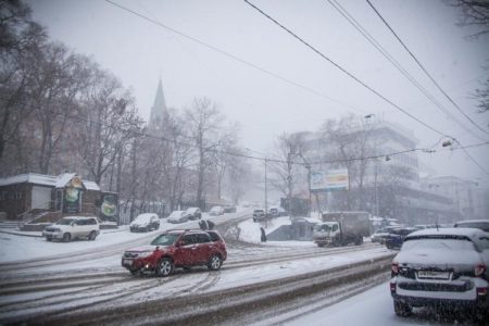 Снег 7 января  во  Владивостоке, гололедица, температура воздуха -4…-6°С;  в  Приморье  снег  разной  интенсивности, -12…-1°C