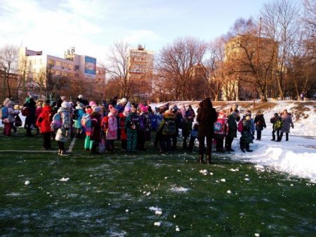 Началась эвакуация детей из школ Владивостока из-за сообщений о минировании