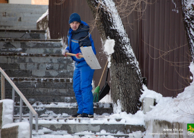 Продолжается   очистка  от  снега  придомовых  территорий  Владивостока