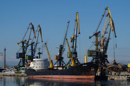 Холмский морской торговый порт на  Сахалине  хотят обанкротить