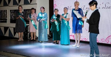 Конкурс  красоты  для  тех, кому  за  50  прошел  в  центре  Амурской  области — Благовещенске