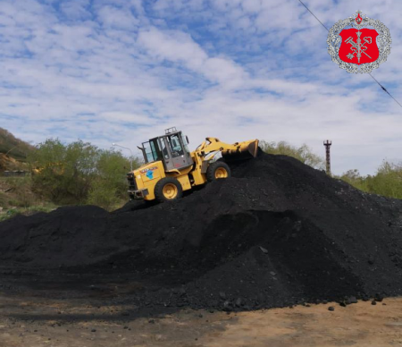 Около 700 тонн угля завезли для обслуживание военных городков на Камчатке