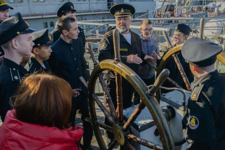 Экскурсию на парусник «Паллада» устроили для юных патриотов Владивостока