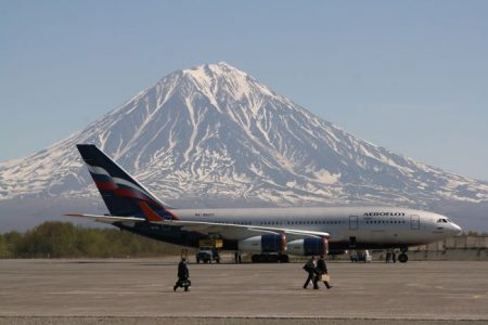 Два  авиалайнера  9  июня  прилетают аэропорт Владивостока вне расписания